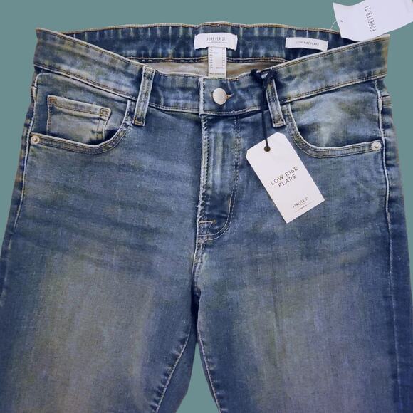 Forever 21 Light Wash Denim Low Rise Flare Jeans NWT, Size 29 - Picture 3 of 5